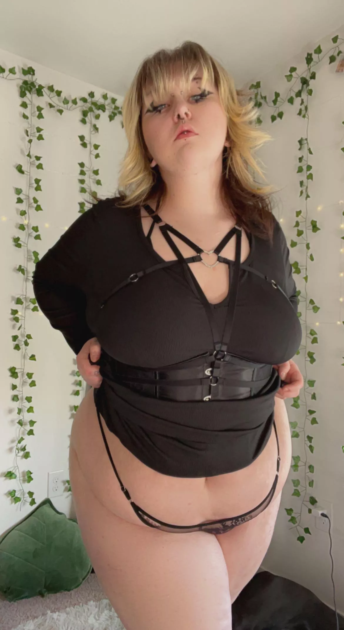 Rate me? Took some pics while getting dressed~