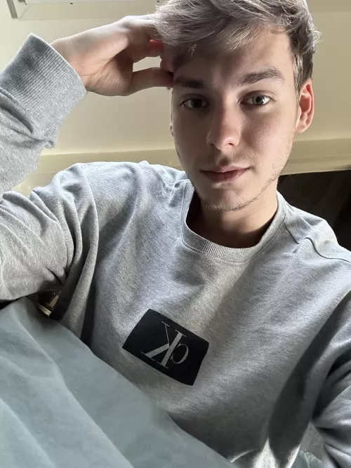 Simply relaxing this weekend 🌴