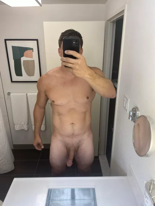 The average 6’3” dad next door [40]