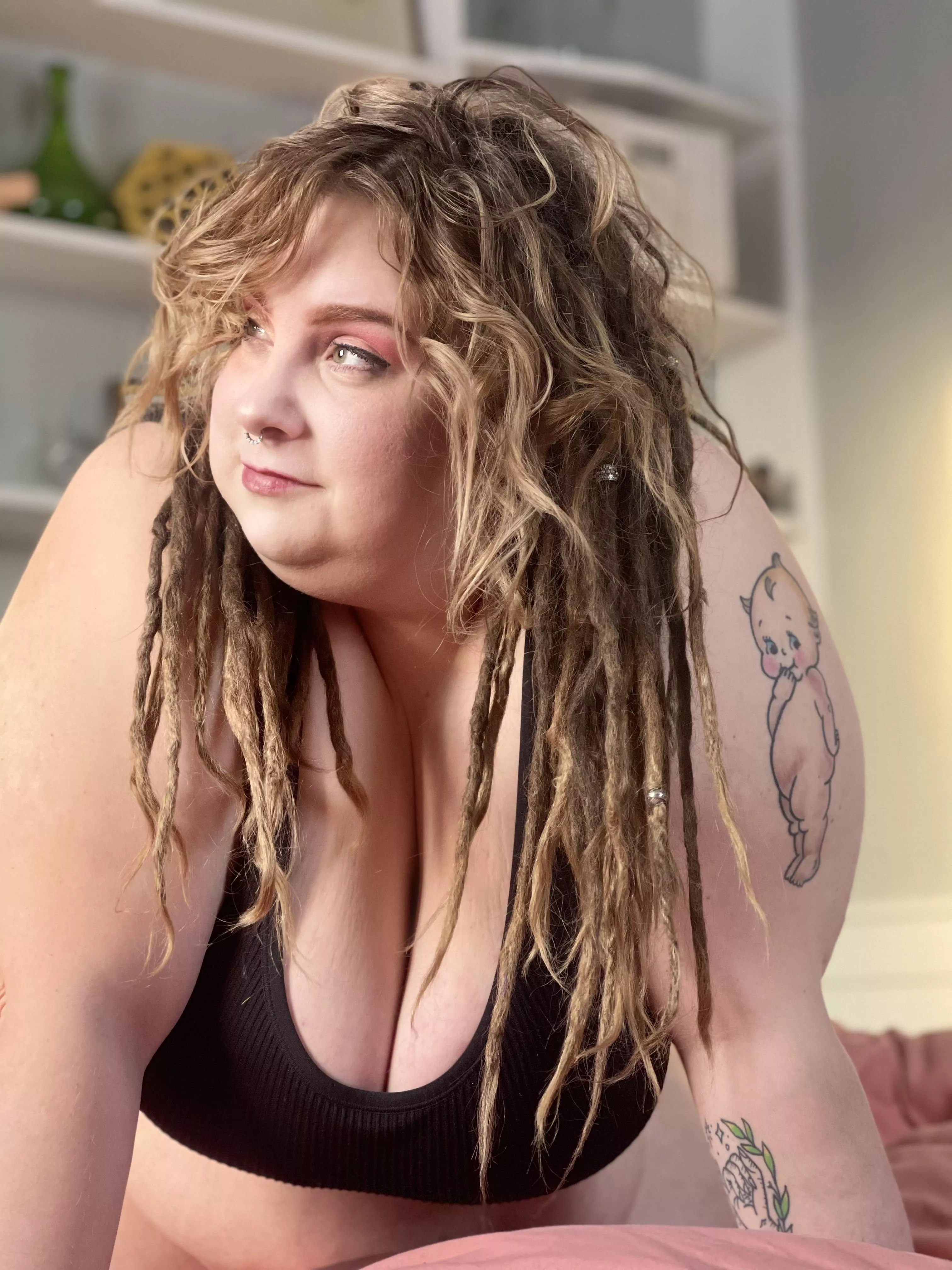 The way my belly drags on the bed 😮‍💨😮‍💨