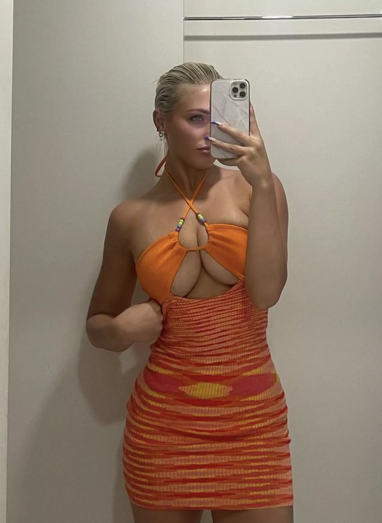 Tight dress selfie