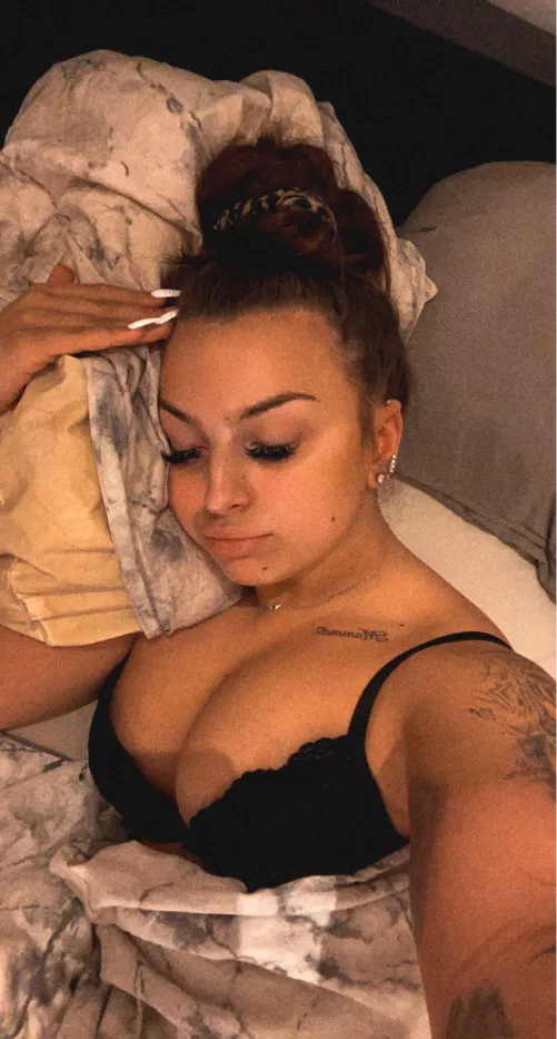 Upvote if you would be an obedient pet for mommy [domme]