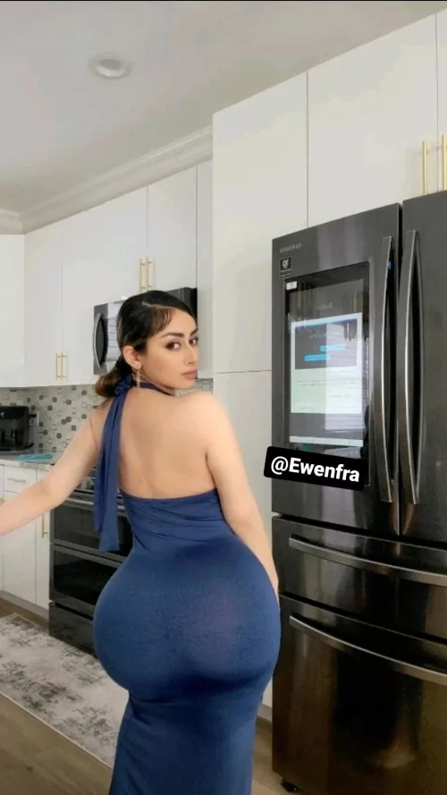 Who is the biggest ? My butt or the fridge ? 👀