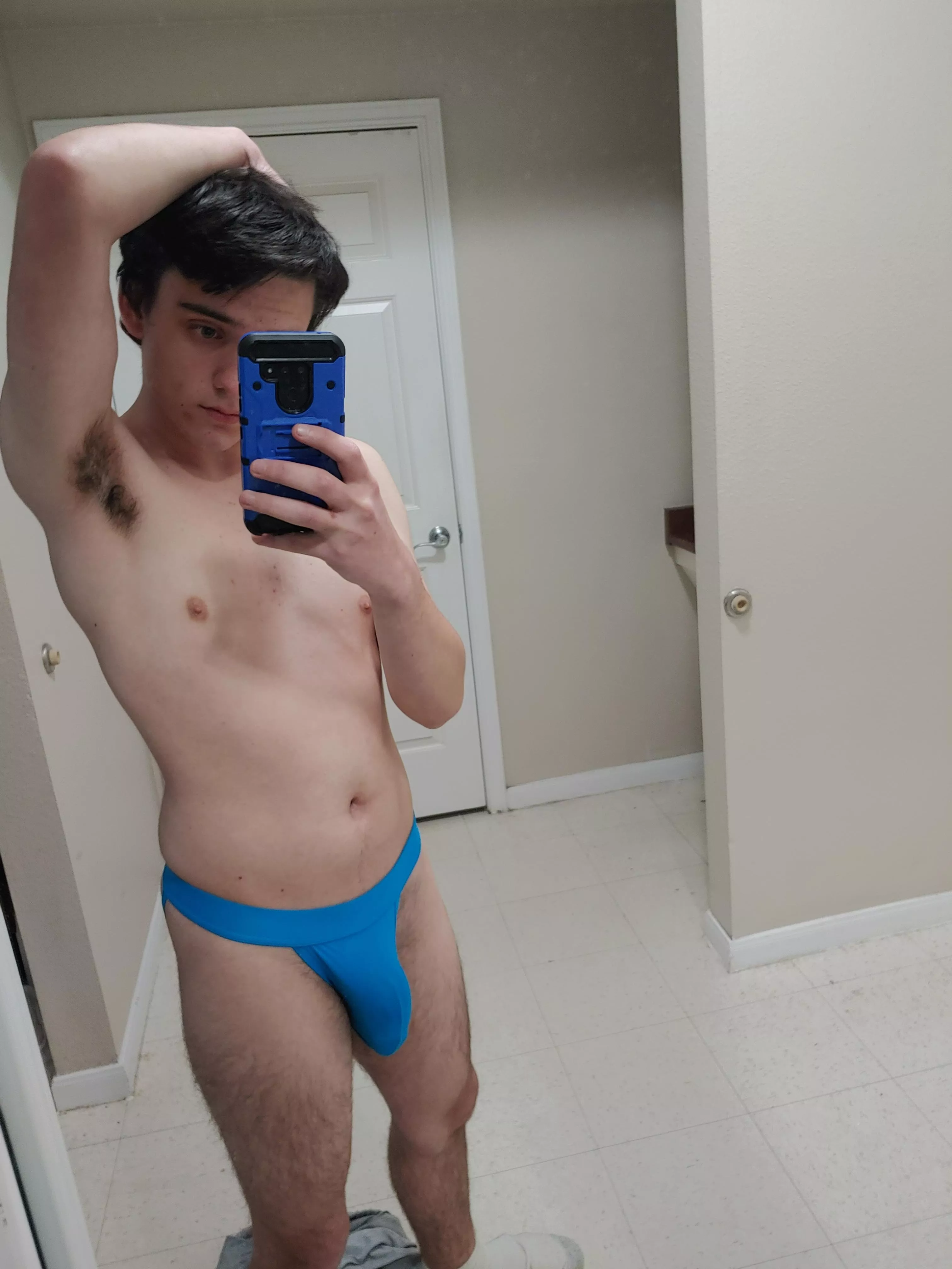 Who wants to lick my bulge