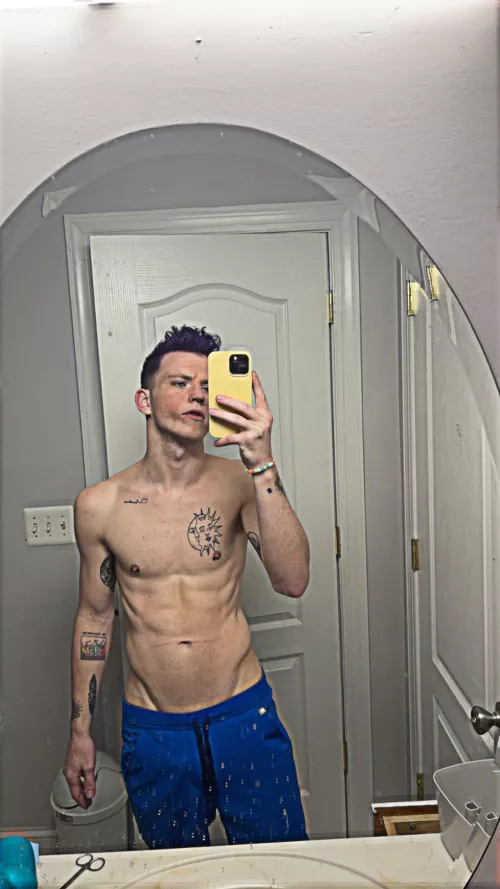 23 let’s see who’s bigger fit hung nurse here add me charlietwinkk