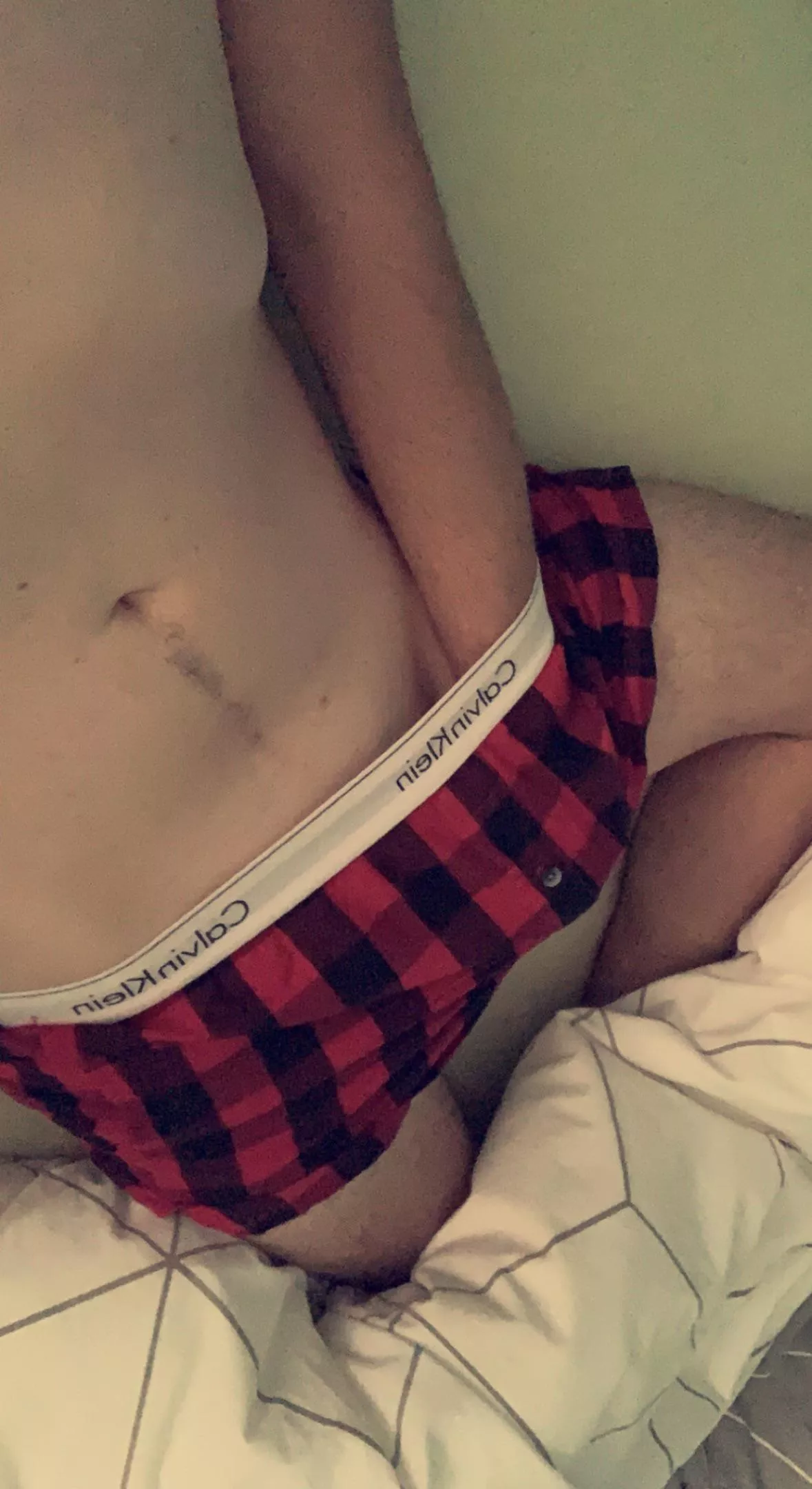 23yo hung looking for cute boys around my age to snap ;) add me and send asl snap: percy1337x