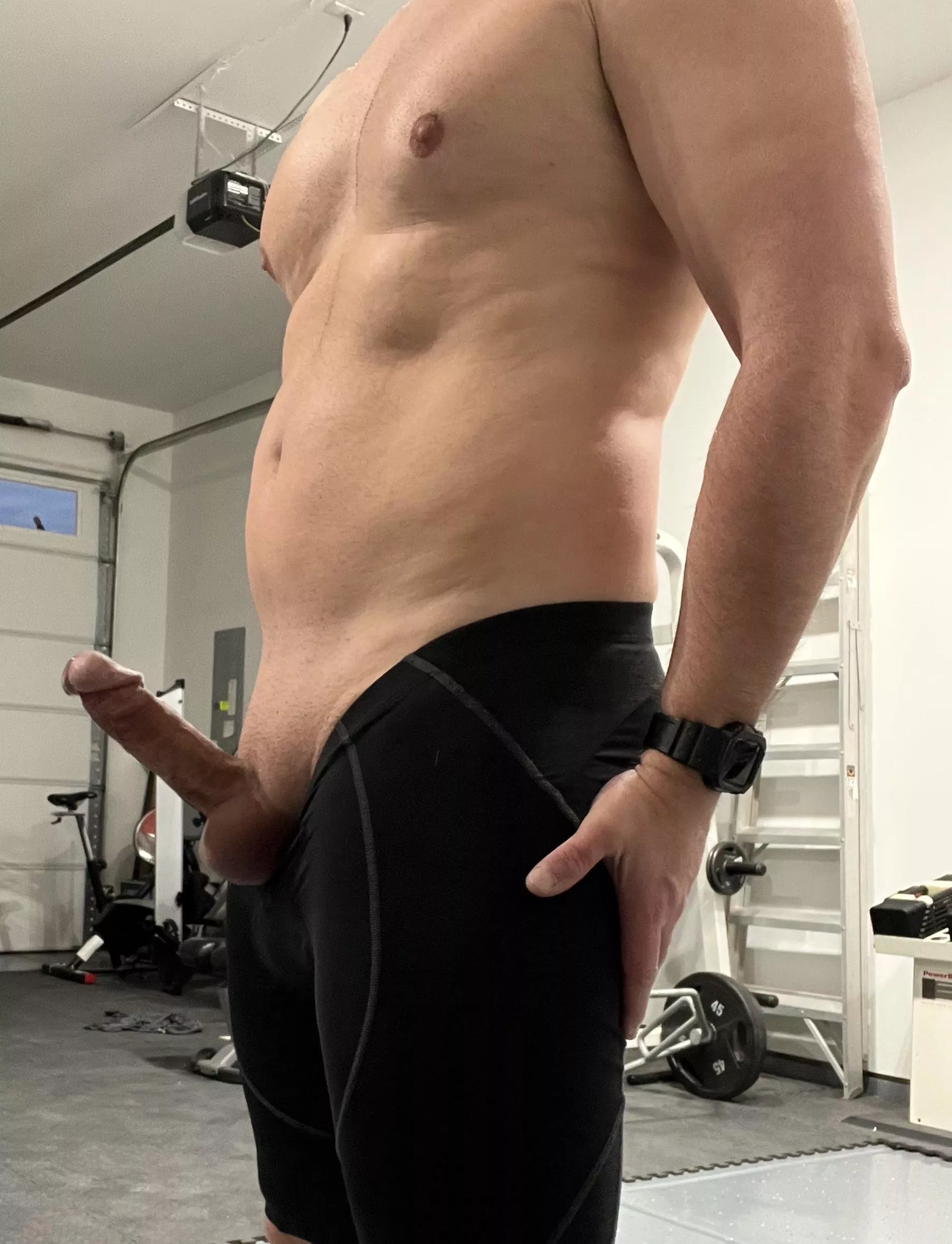 (41) Garage gym selfie 🏋🏼