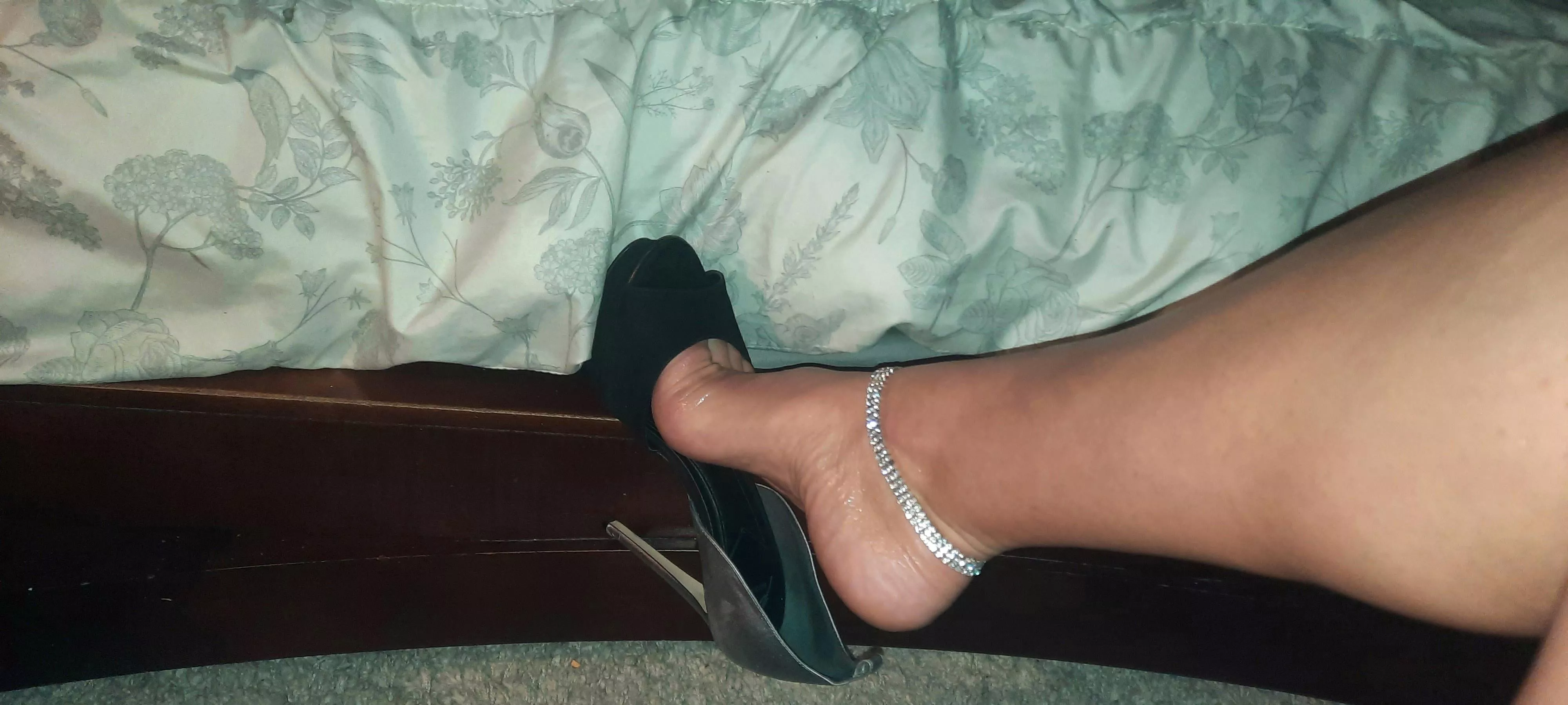 A little shoe dangle?