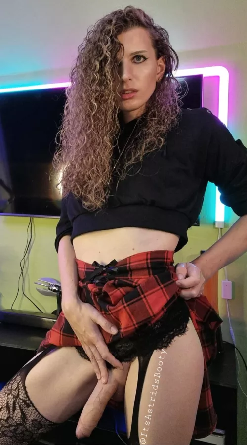 Anyone wanna help me get off? I promise you'll get a big reward 😜😘💕