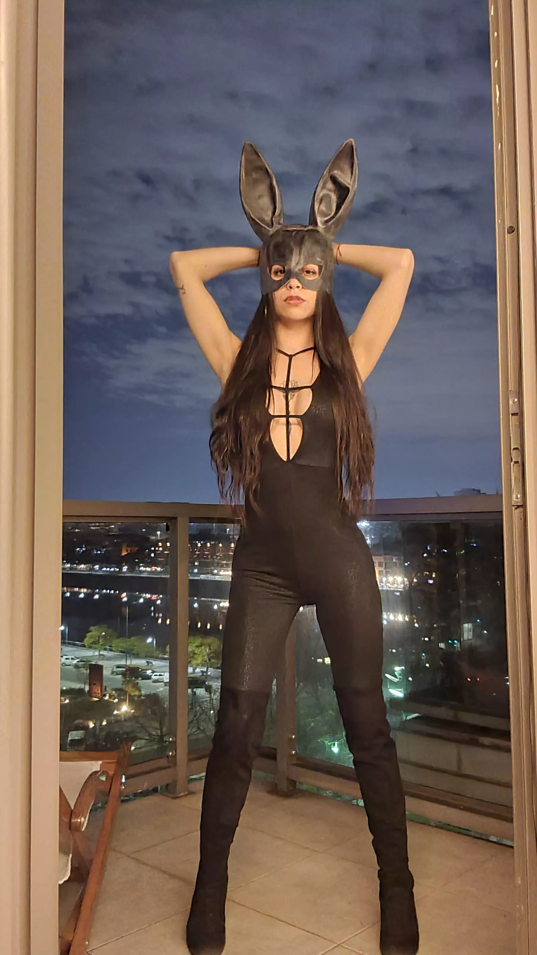 By day it is dark as night, but by day it is pink and pompous 🫢 (oc)