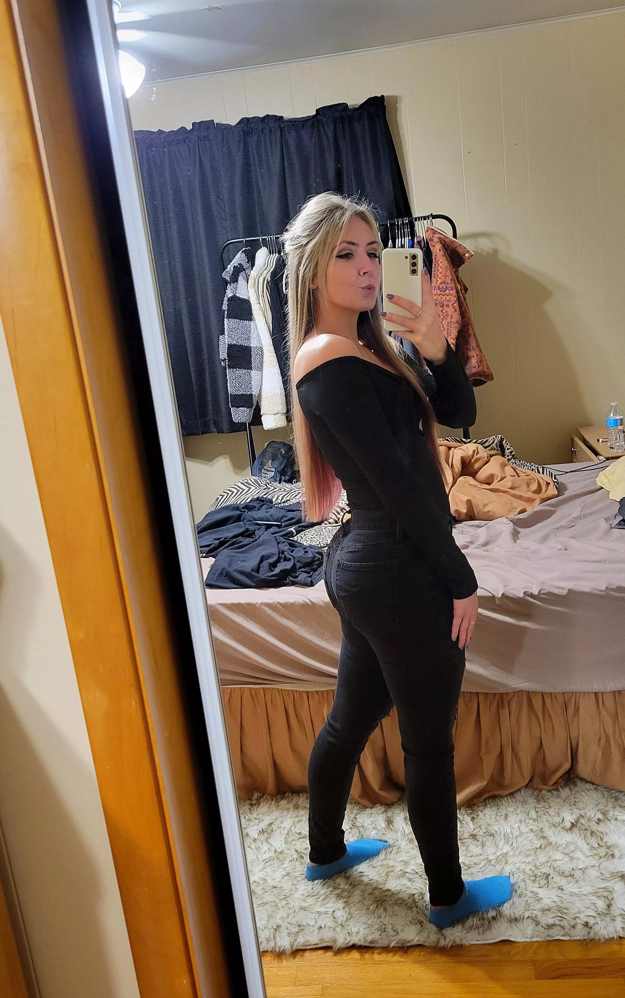 can't believe how big my butt looked in these jeans last night