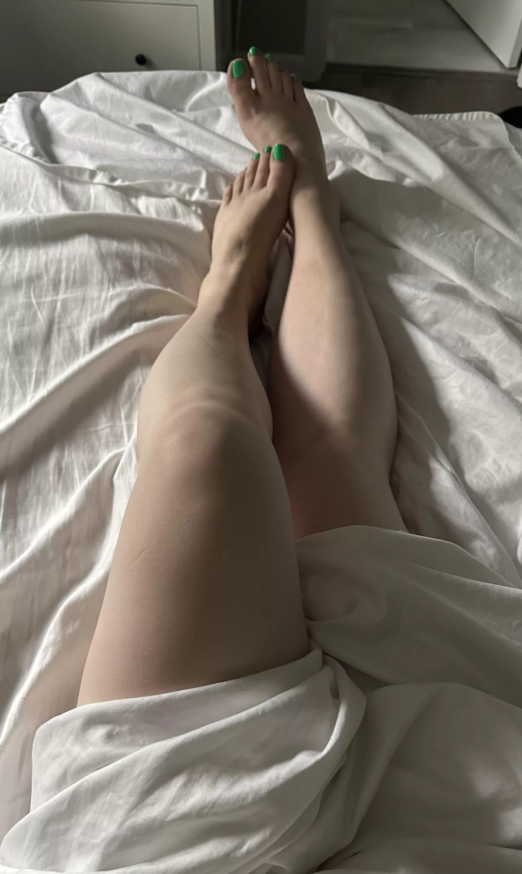 Daylight Savings is bullshit! Let’s stay in bed all day…