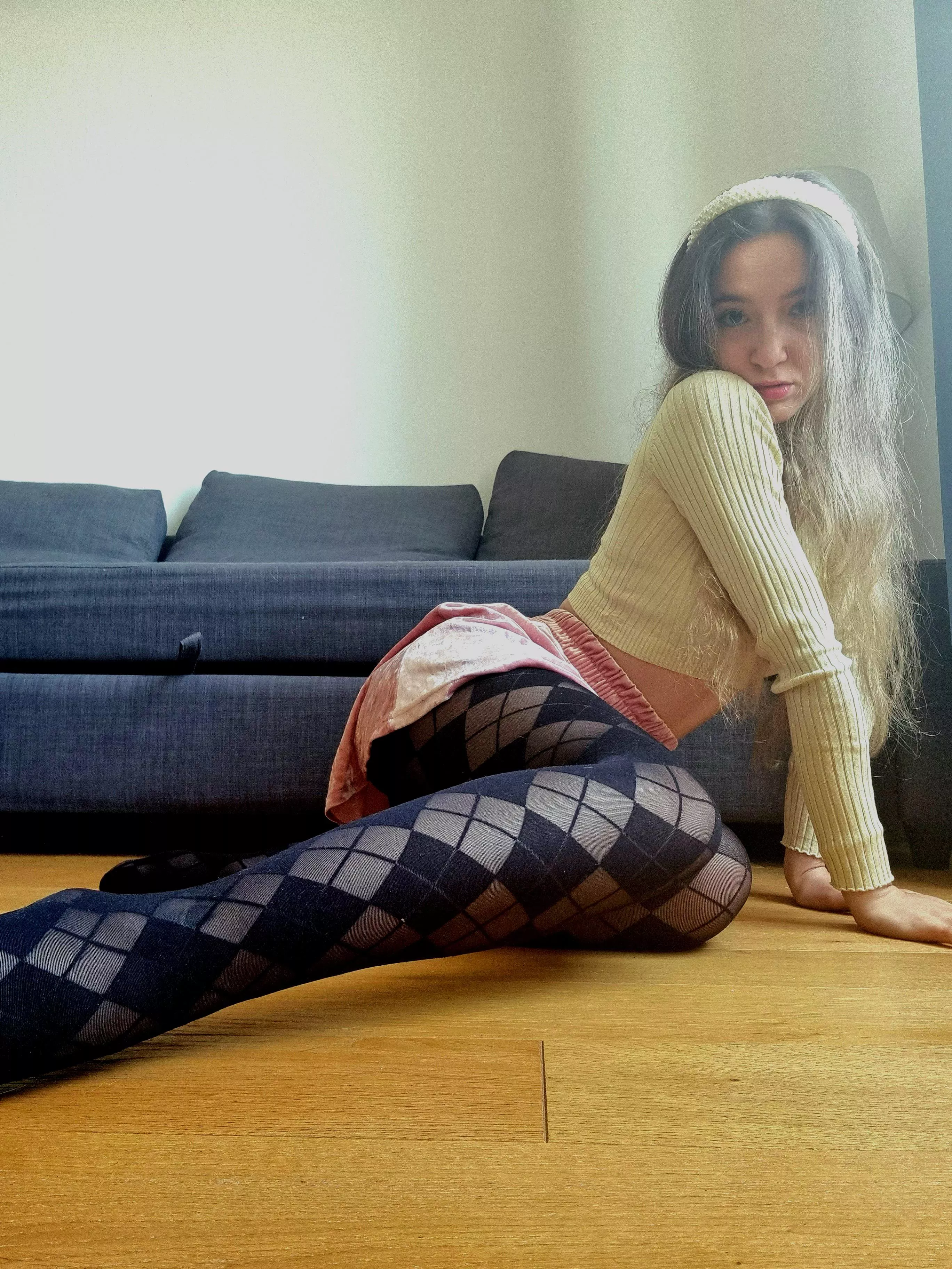 do i look like a school girl?