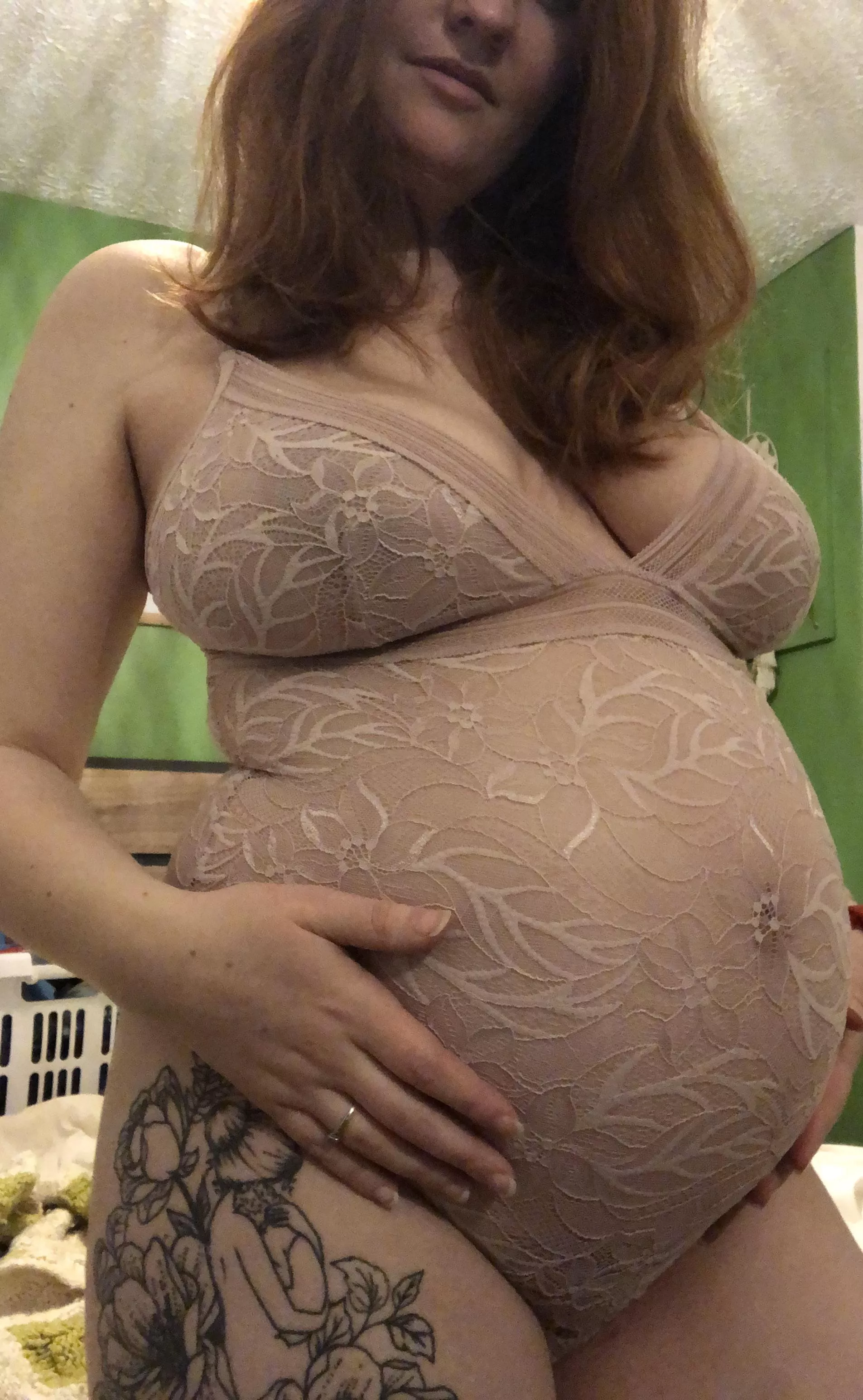 Do I still turn you on with my big belly ?😏