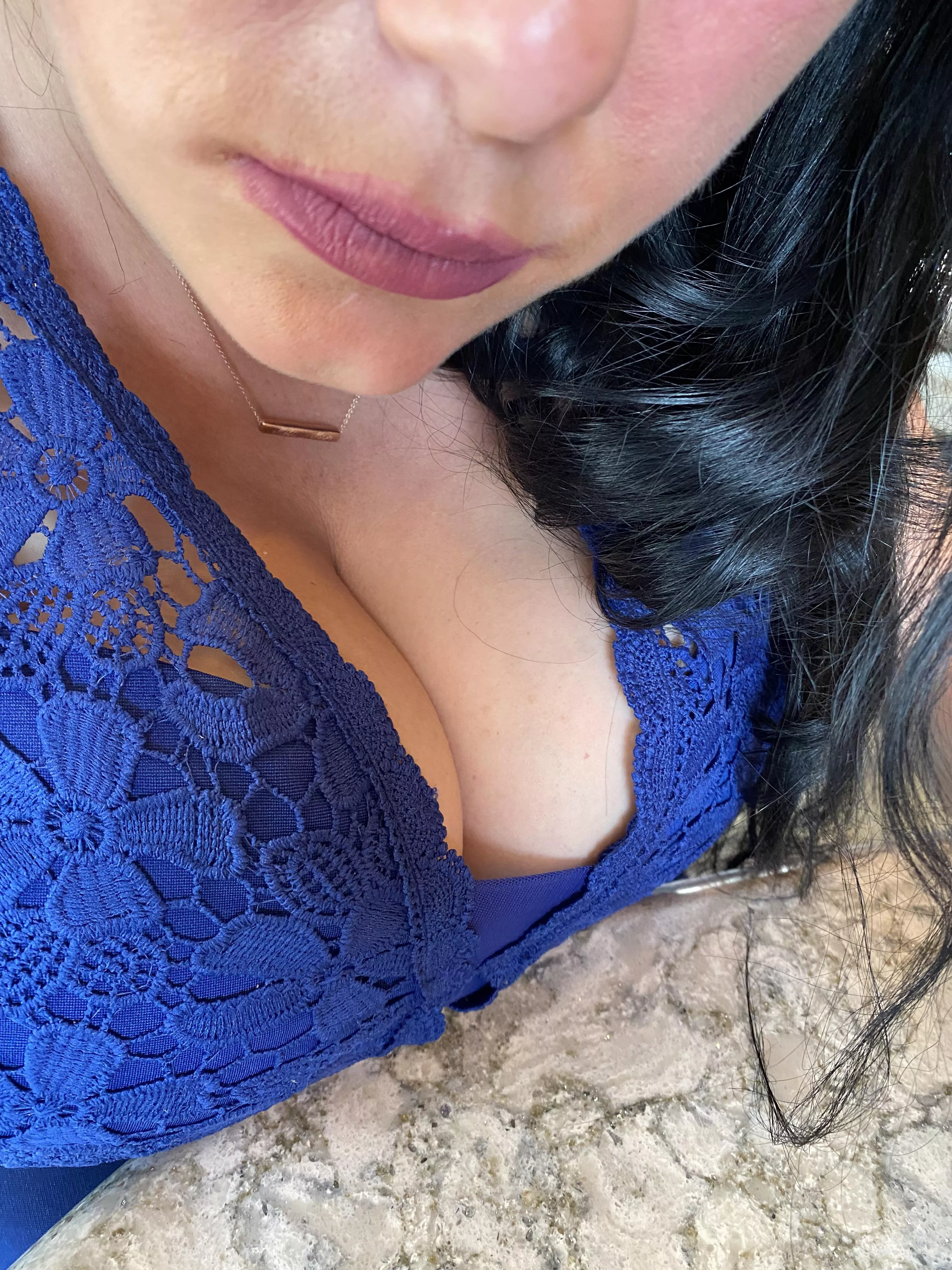 Everyone loves my Milf cleavage lol 😉