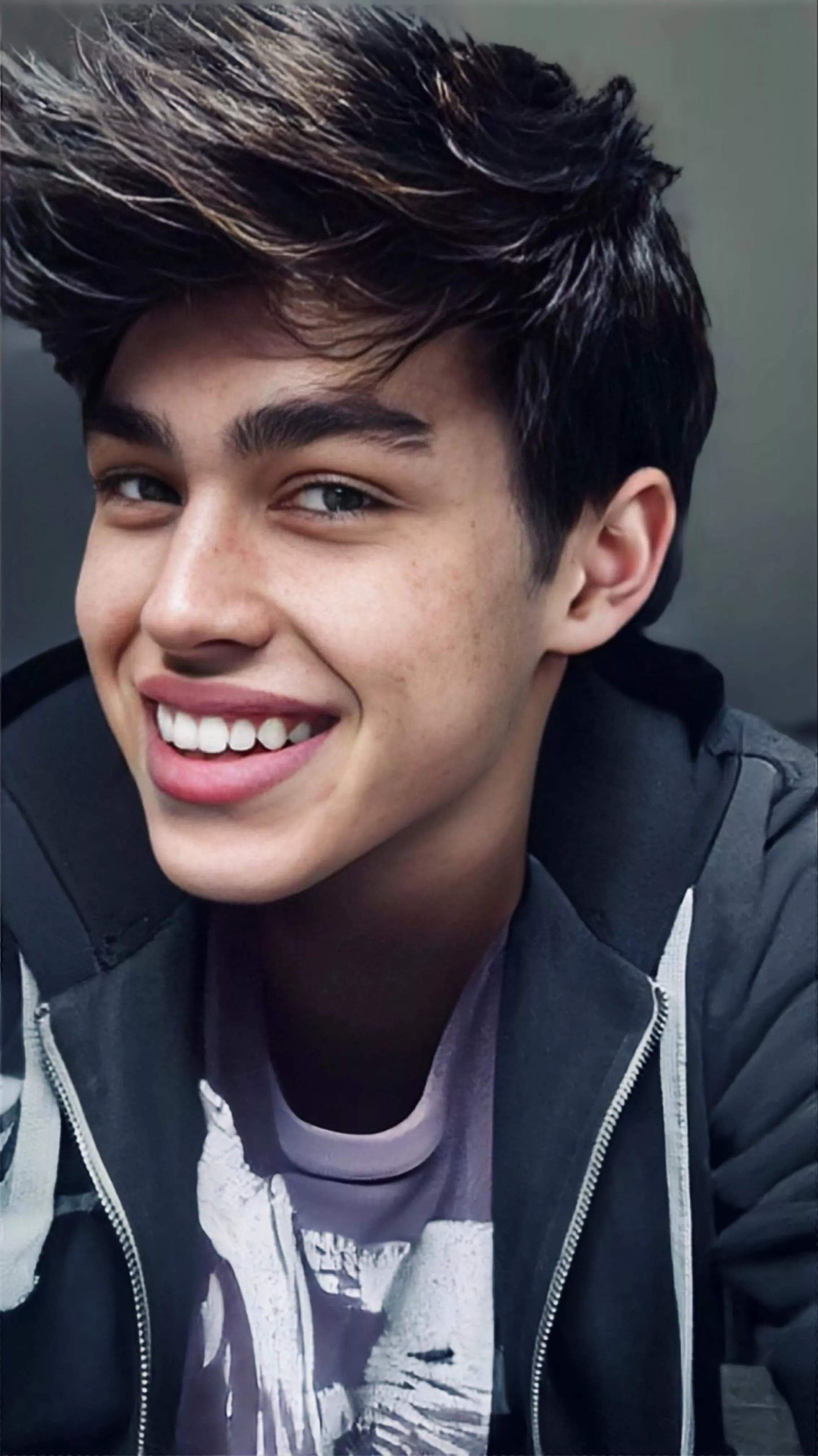 Got a fresh cut and shave today so was feeling cute. About to get lit 🔥. Have a great night y’all. Love peace and whatnot ❤️✌️☮️