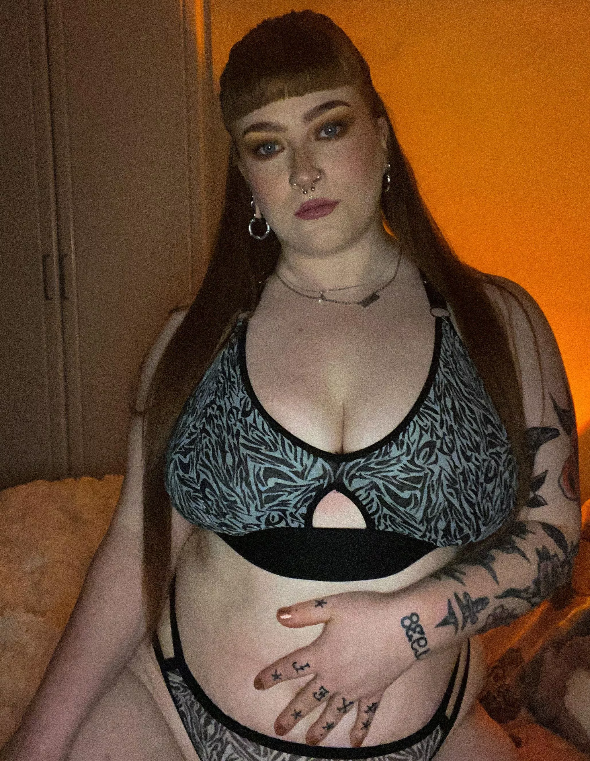 Hand tat next week, will I look hot?