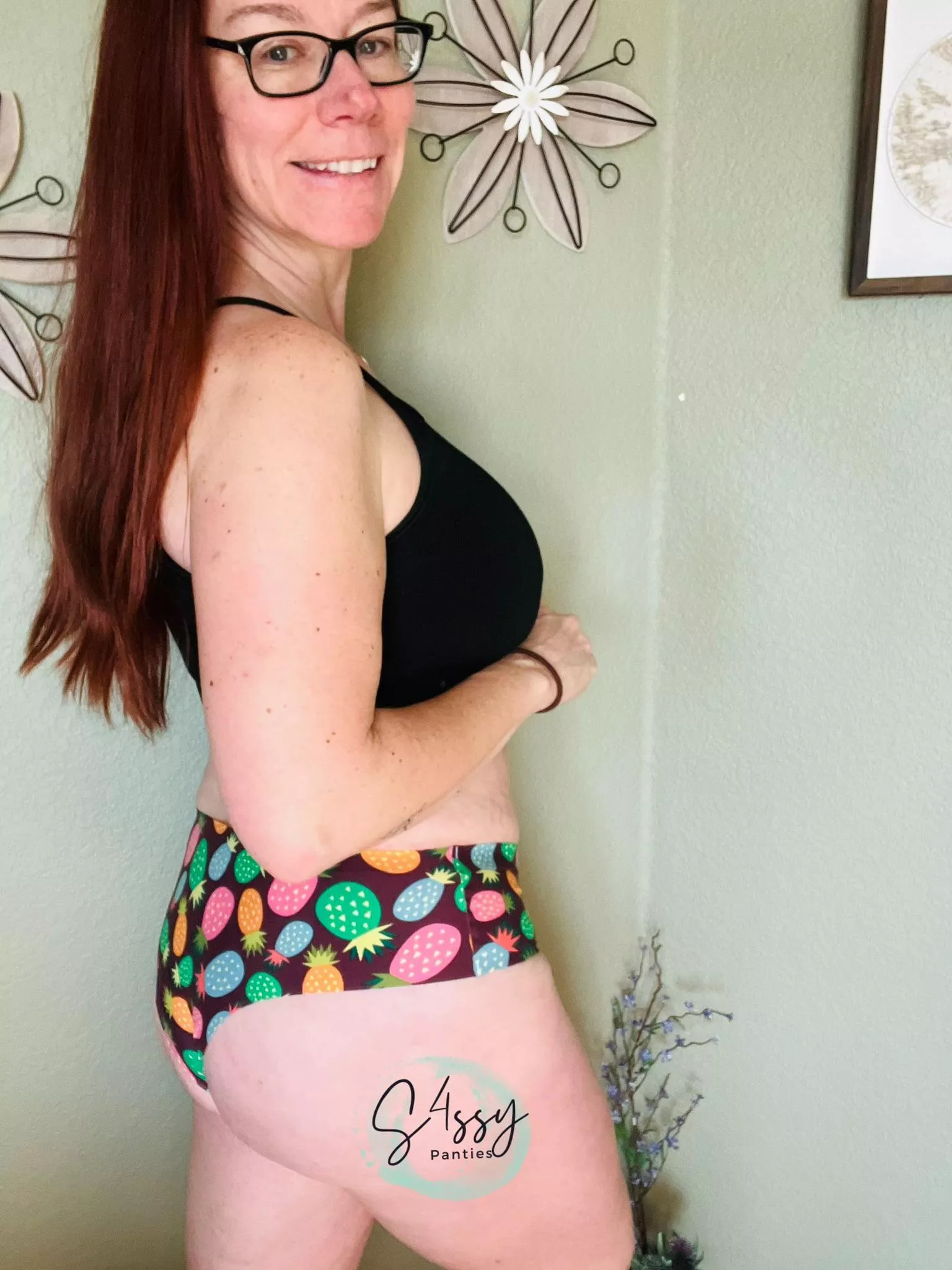 Happy Sunday! [usa] These super soft pineapple print cheekies are currently getting SOAKED. Would you like me to ship them off to you tomorrow morning when I remove them? At least 24hr wear, pics, workout, tracked shipping. Add ons are always available. 