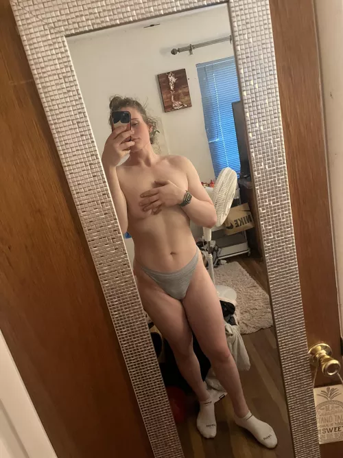 Haven’t posted a body pic in a minute plz be nice 😇