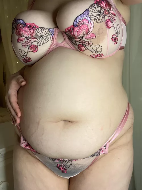 i even look round from the front<3 so overstuffed