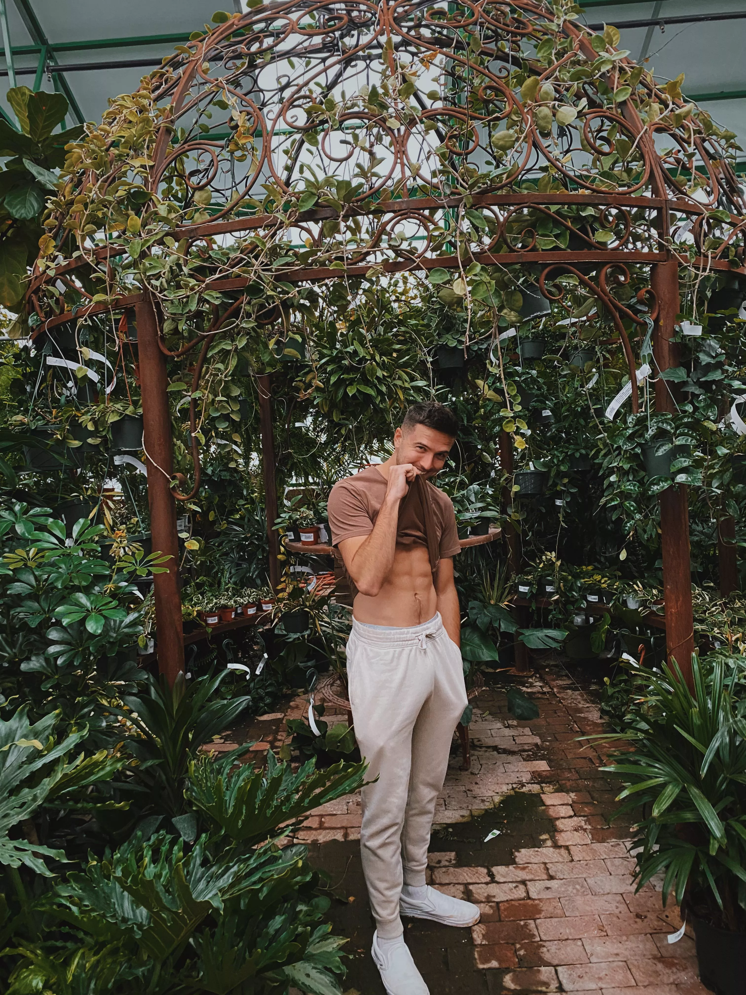 i need some plant friends to trade cuttings with ☺️