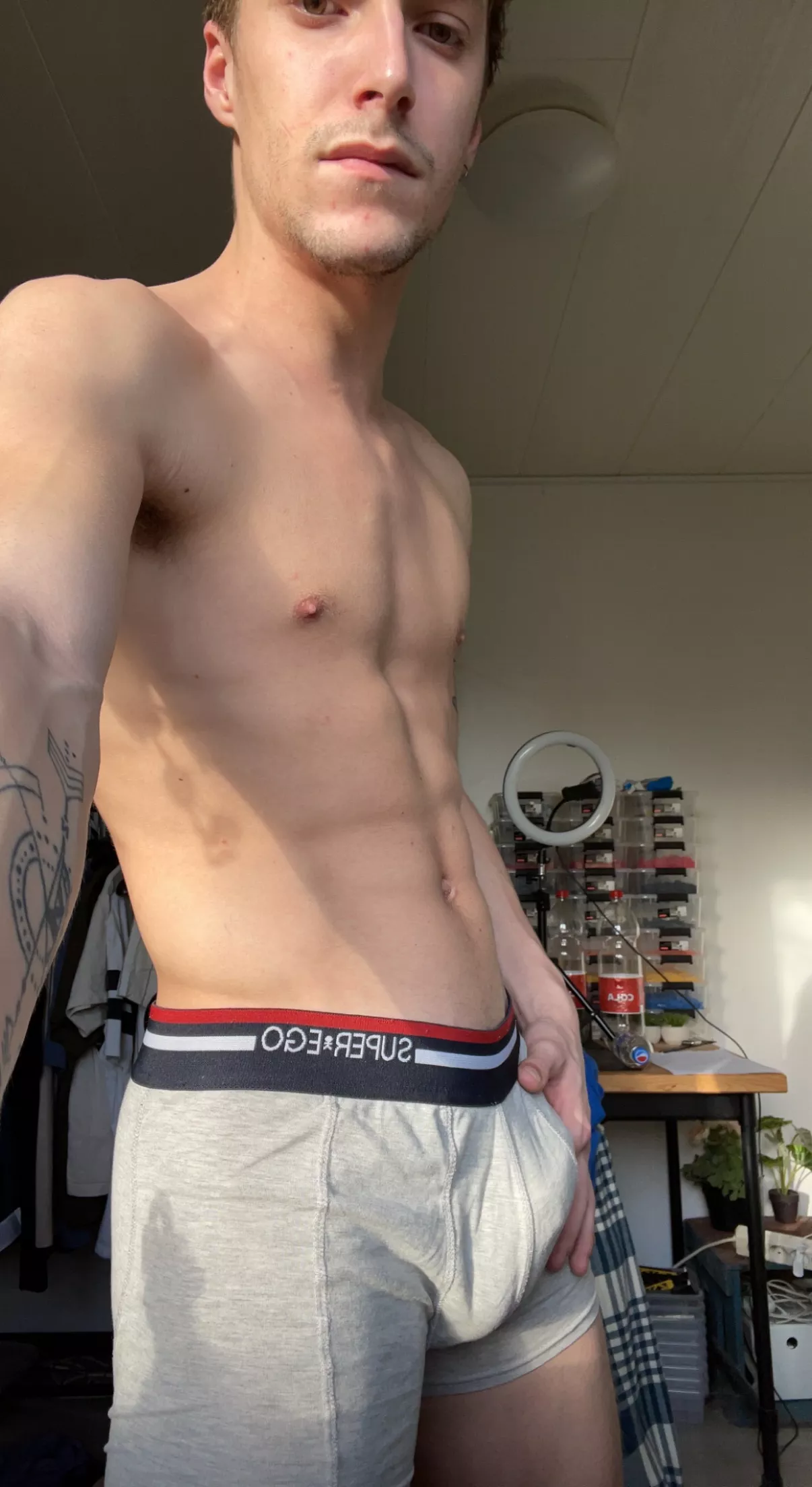 I promise I'm better in bed than taking selfies