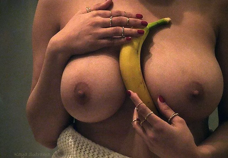 I vote for replacing the banana with a dick. [F]