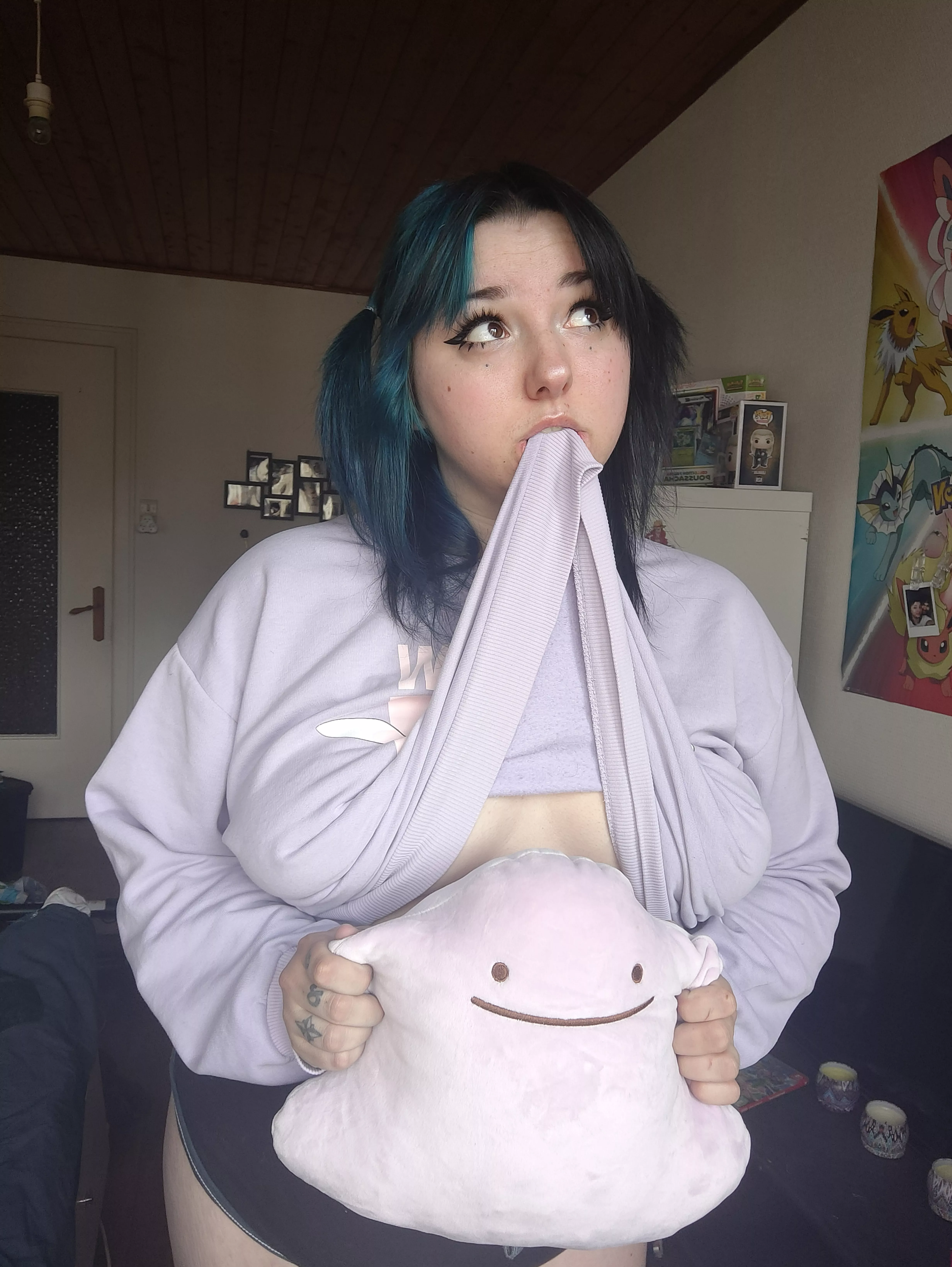 just a poke girl wandering :3