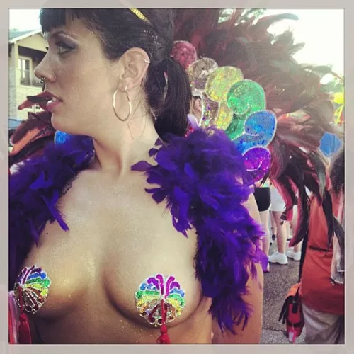 L close to nude 🔥