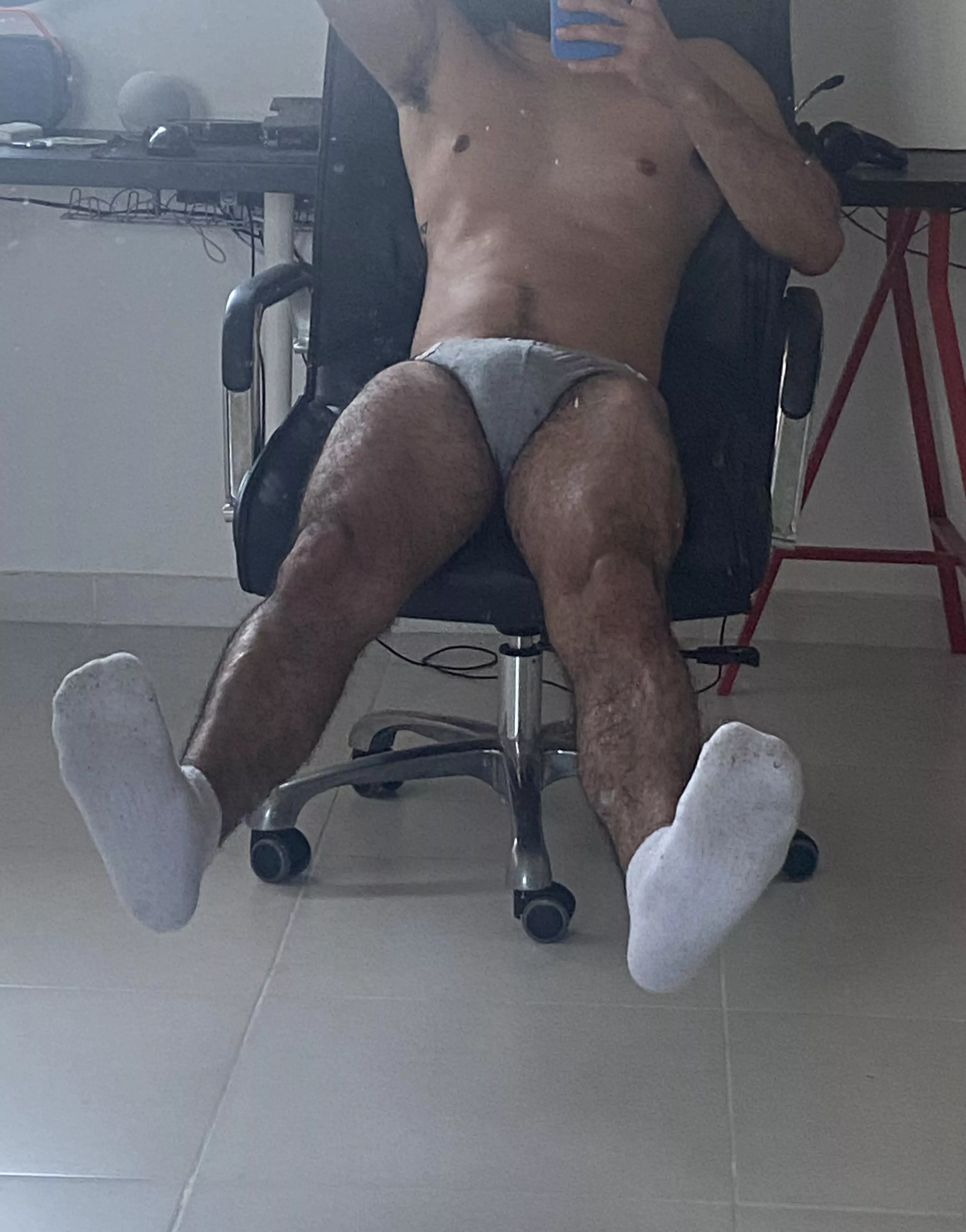 🦶🦶 Lady Sunday