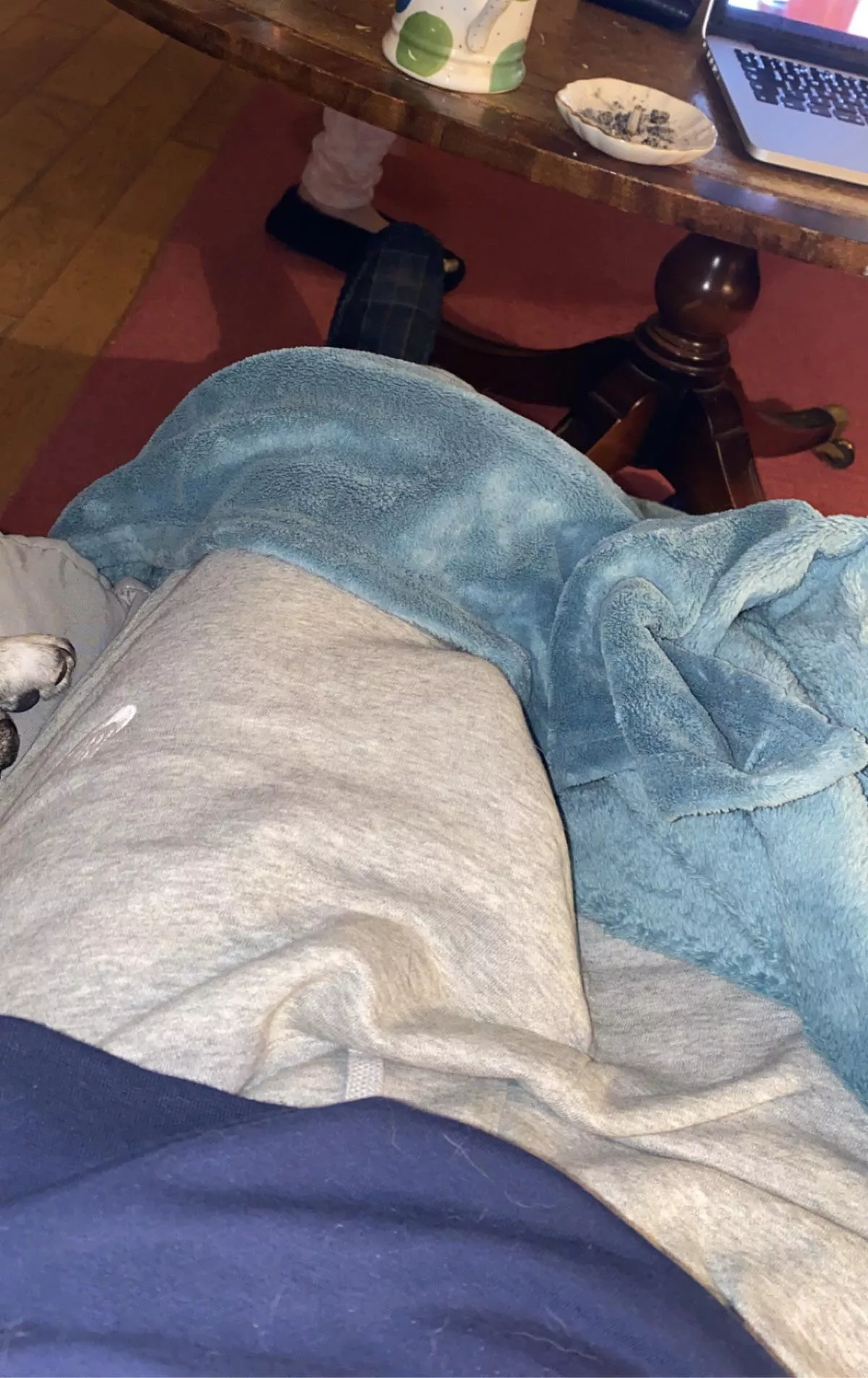 Lol girlfriend almost caught me taking a picture for you.. can you see her?