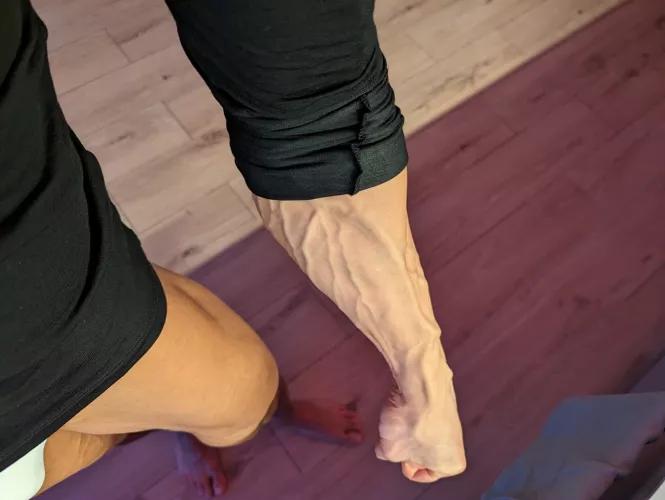 love flexing my veiny forearms!