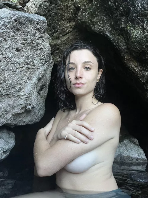 Missing my summertime hot springs adventures 🌿