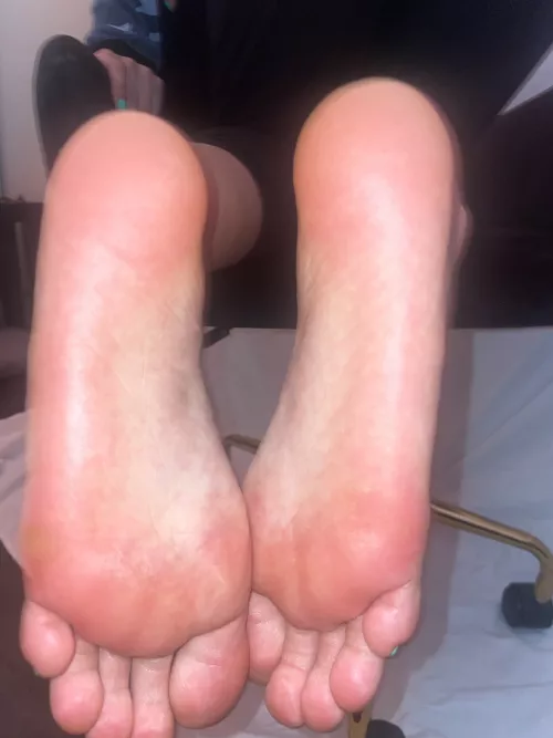 my toes help me get horny when kissed