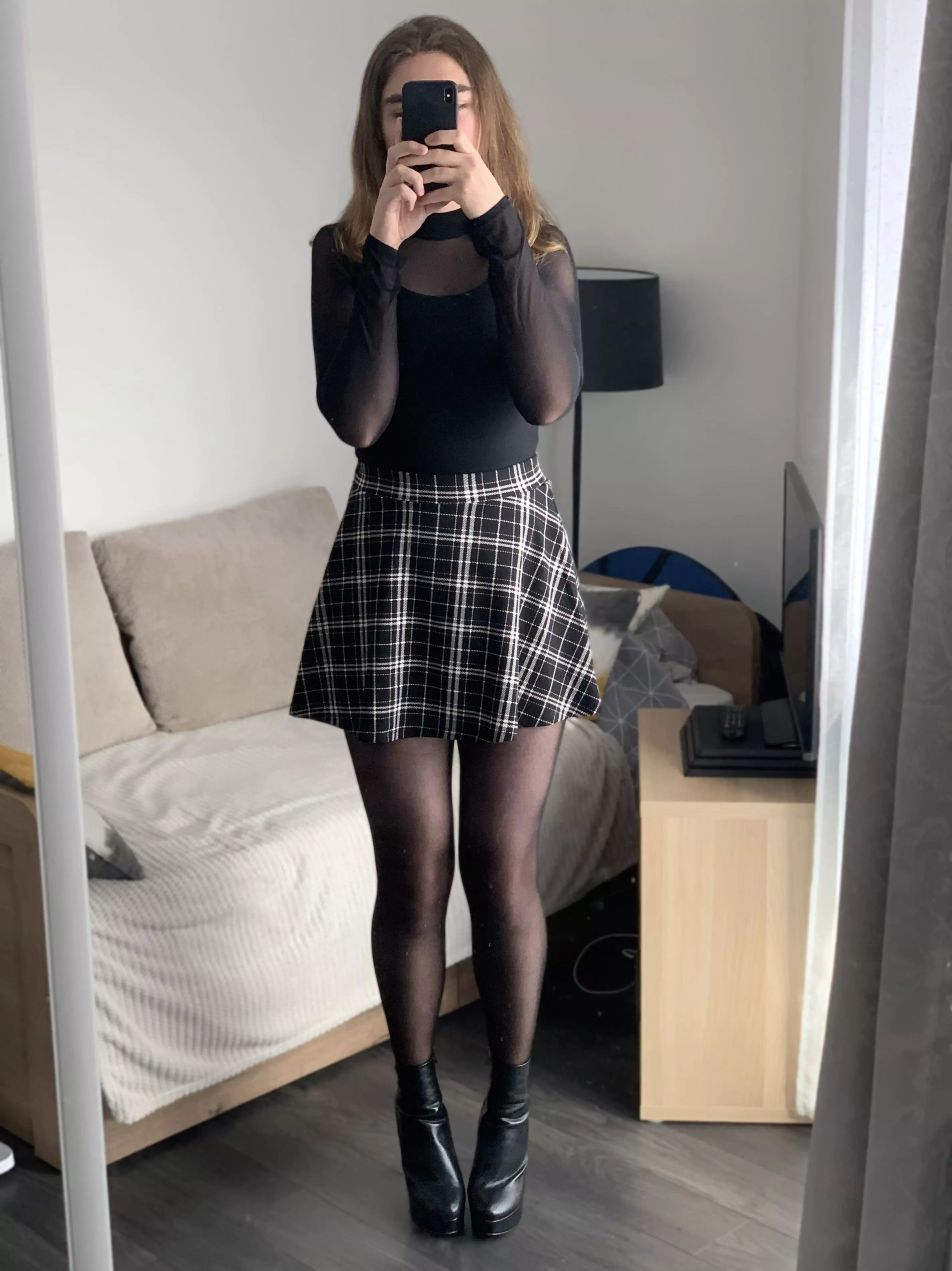 Now is the time for all black outfit 🖤🥰