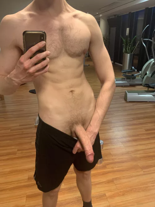 POV, you enter the gym and there’s this bro…