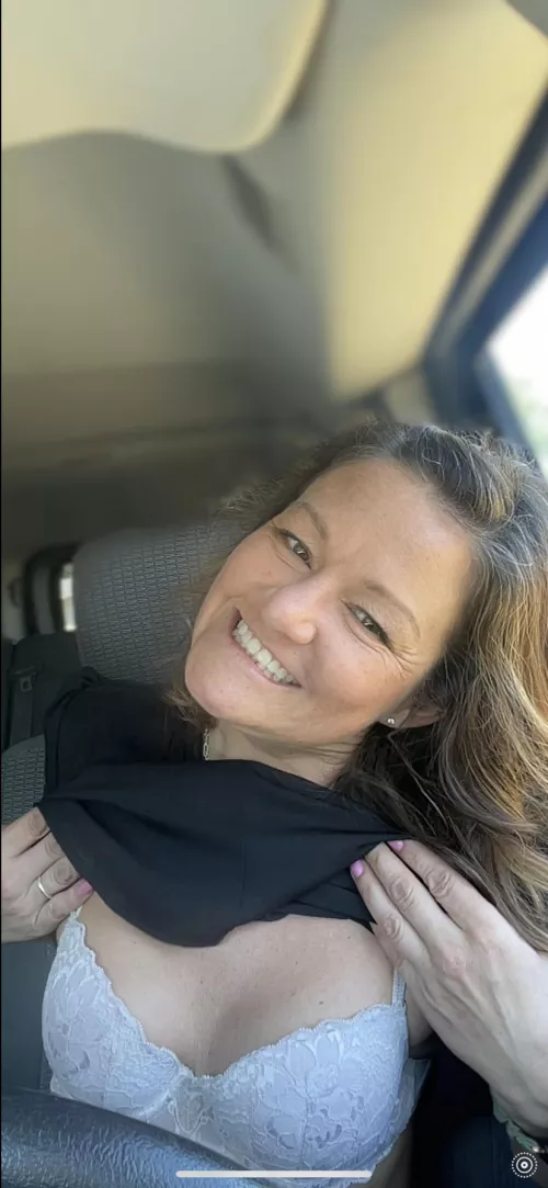 She says Hi! Who wants more?