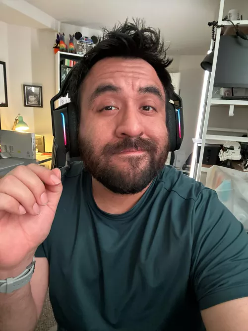 sup dudes, anyone down to chat?