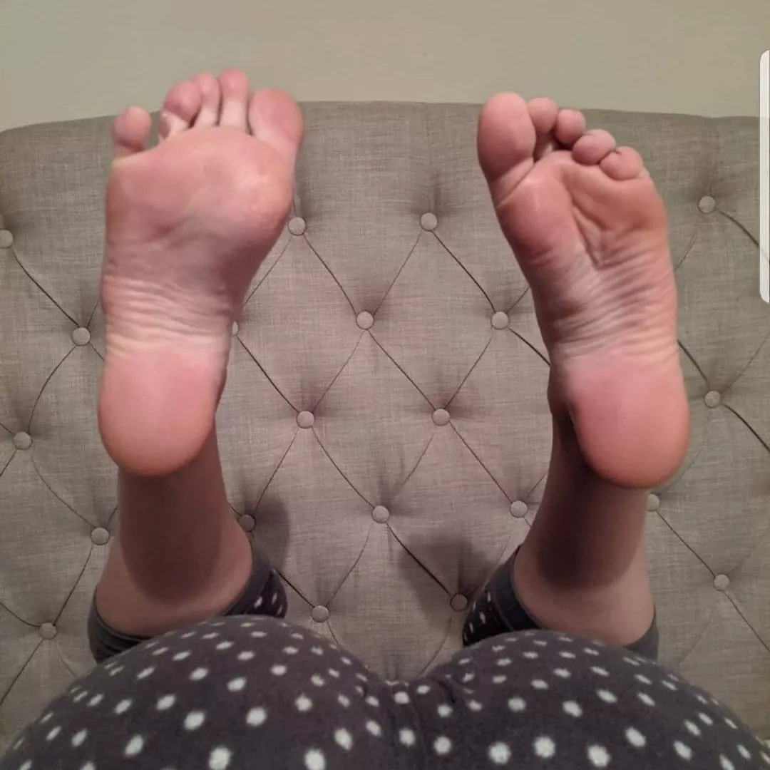 The best feet to wake up to are my tiny size 3s
