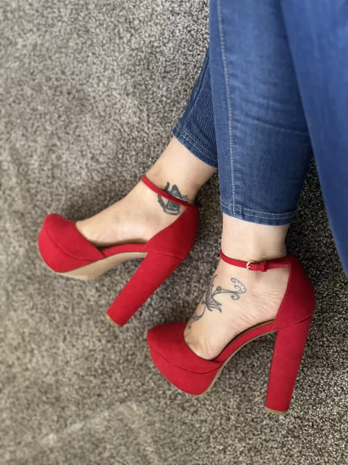 This red really pops! Love them 😍