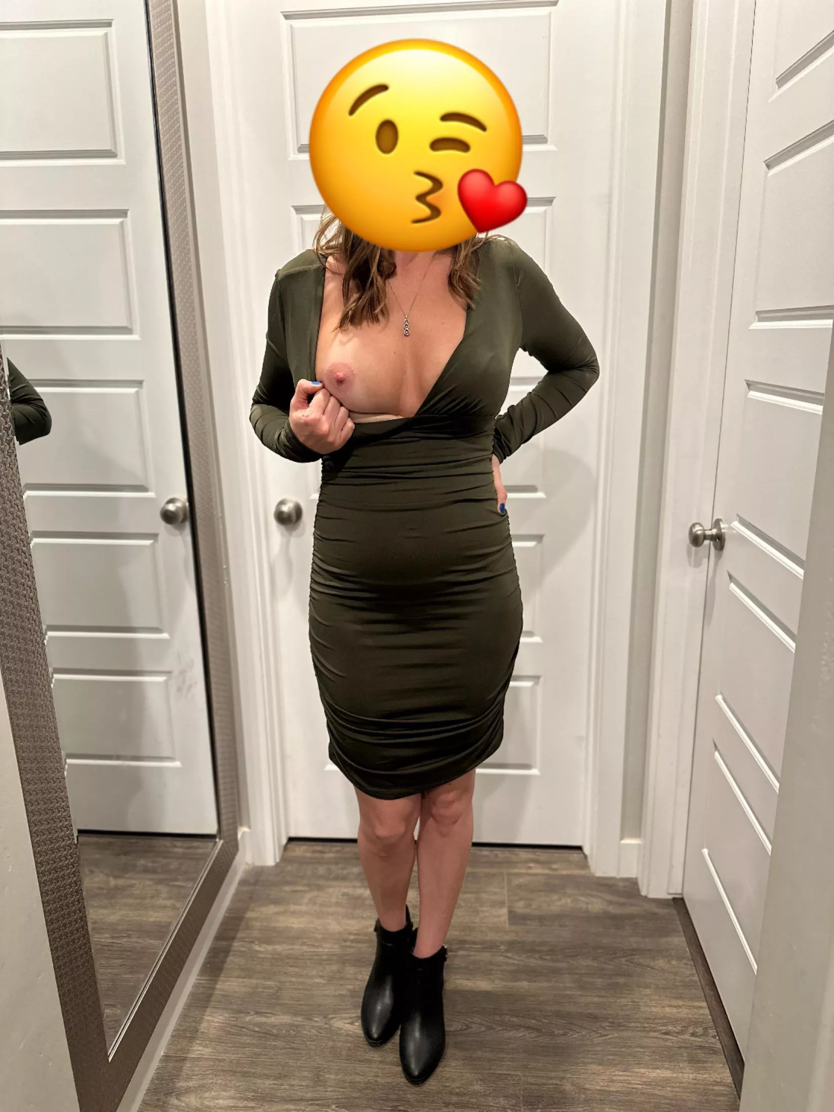 Would you come up to me at the bar? [F]or some MFM fun after?