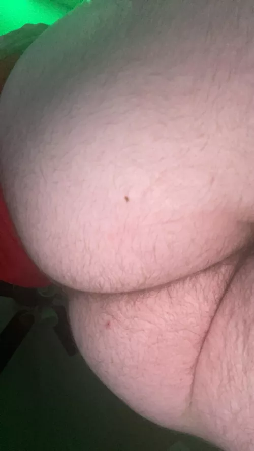 18 big jiggly booty white boy imma super sloppy throat goat I need a older hood bbc daddy or other big booty bottoms my kinks are farting for you and worship only trading pics and videos add my snap daeton4x