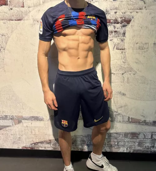 20 M into muscular guys sorry kalii963 [big nipples++]