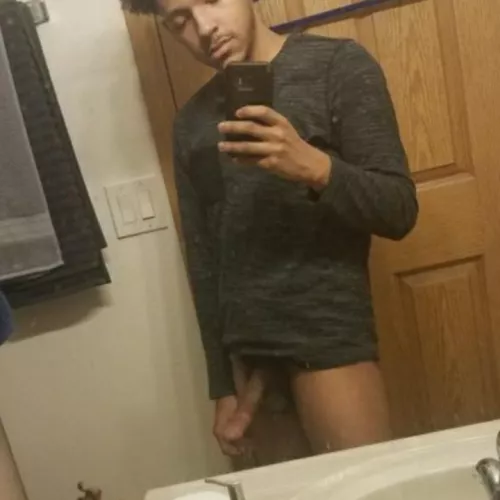 21 Lookin for gamer fwb (Xbox) around the same age ;) Snap: malenkojack