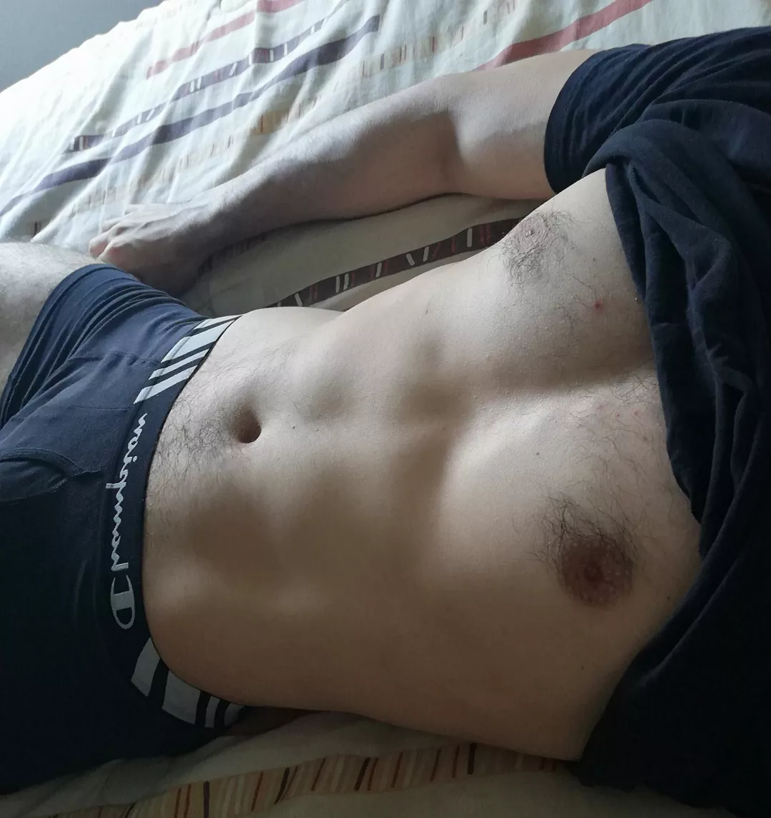 24 good looking Crossfit guy looking for a similar jo buddie that shows face too. bearded or blonde + sc: Craigrichey19