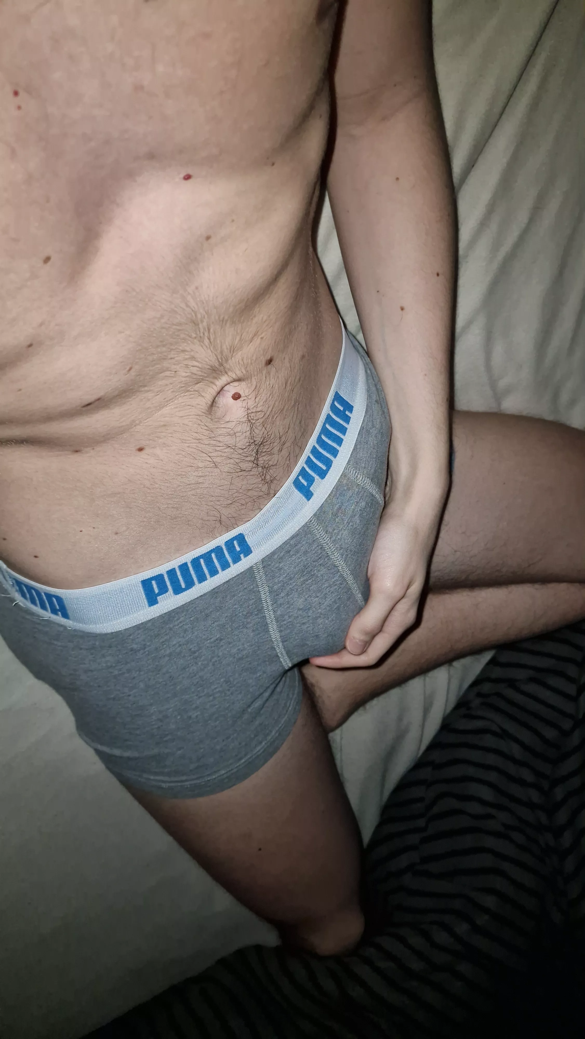 27 yo - in grey Pumas tonight - pm me :)