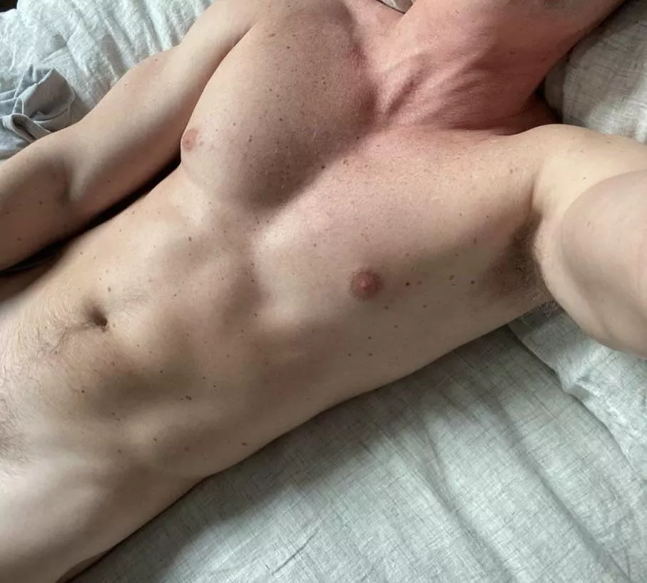 30 something looking for fun. 18-35, fit, US+. DM for snap