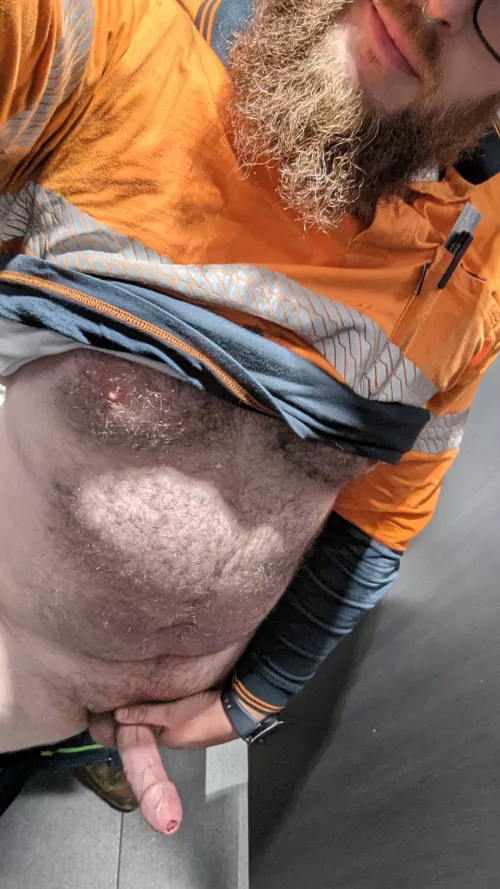 (32) Bored and horny at work so enjoy 😏