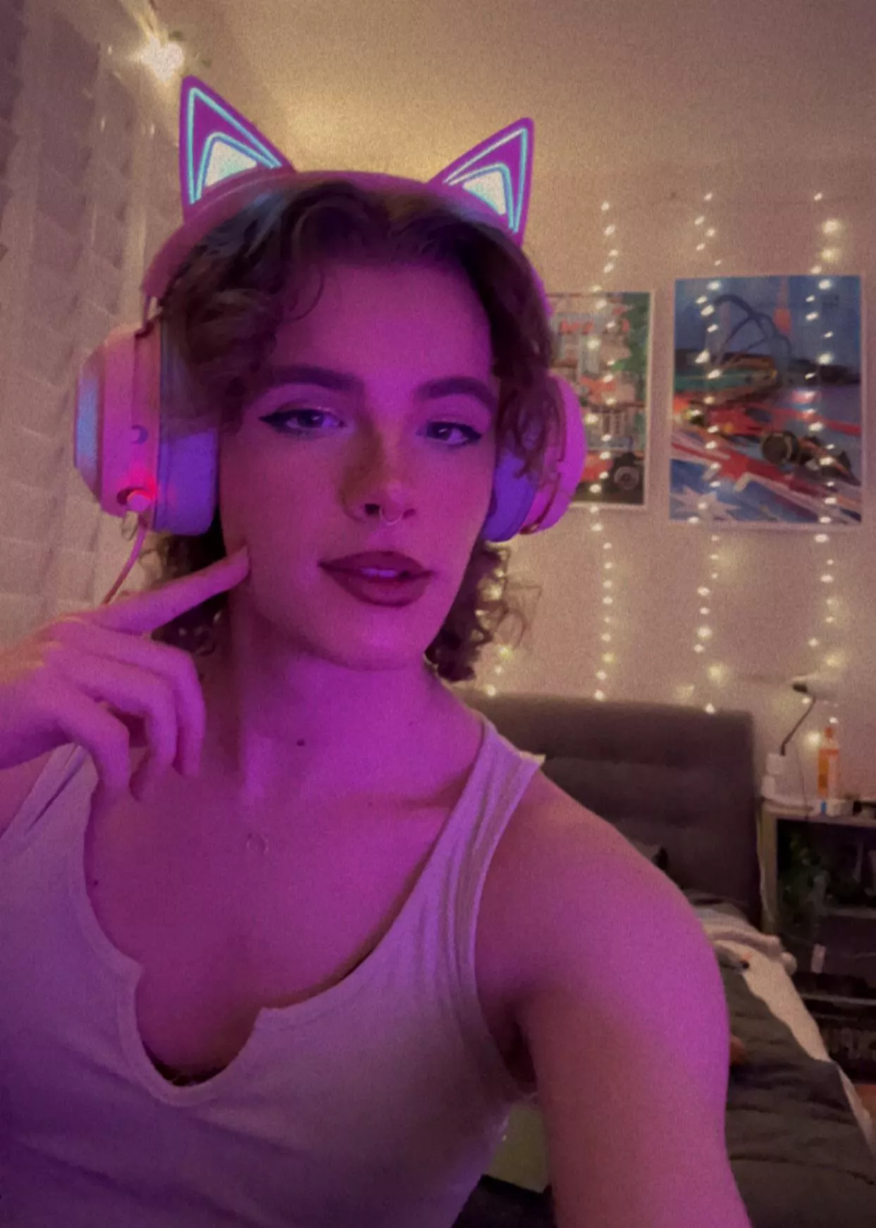 ~ anyone want a femboy gaymer friend? ~