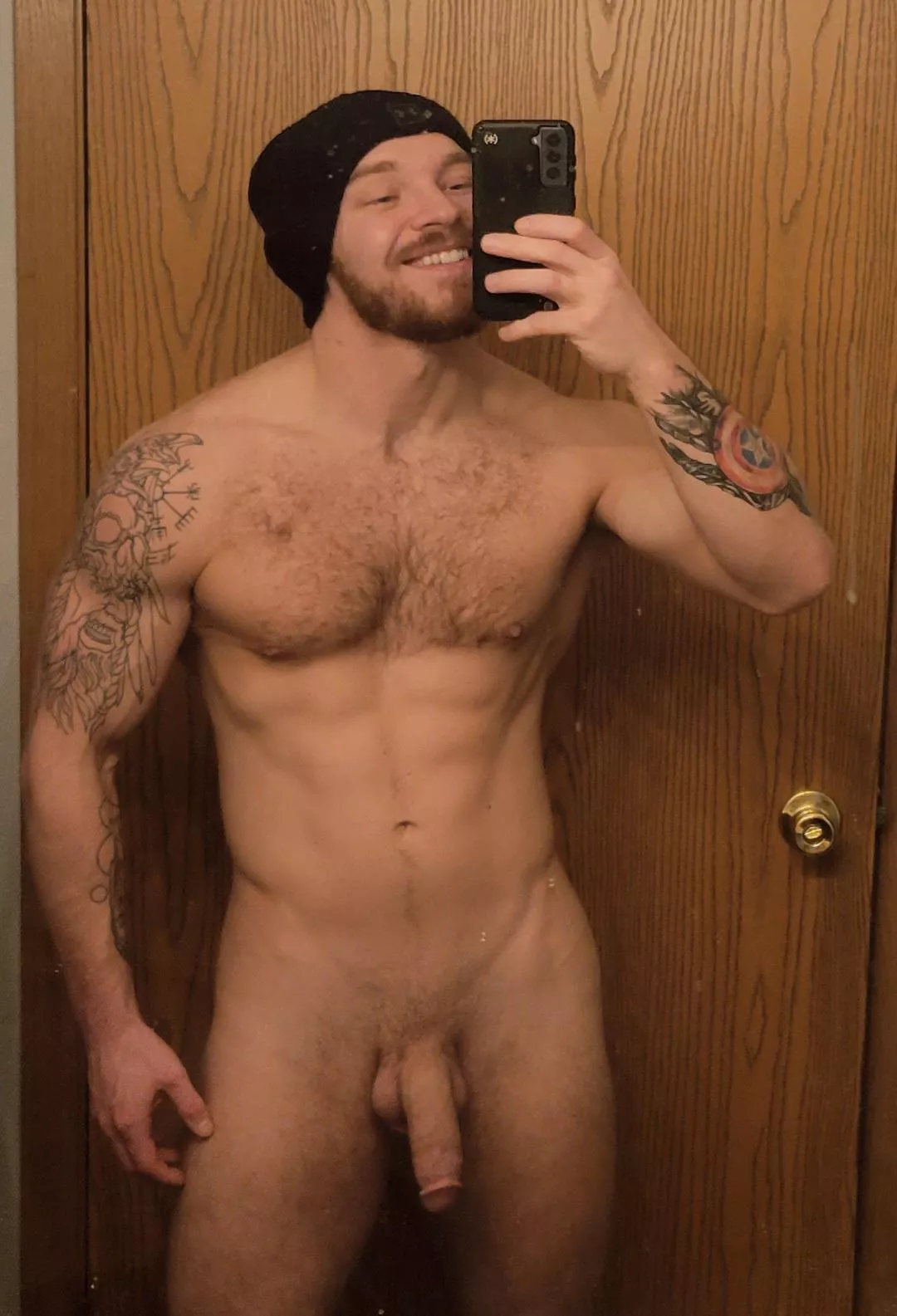 Beard ✔️ Tattoos ✔️ Big cock waiting for you ✔️
